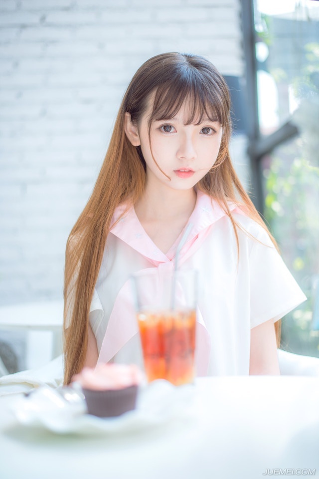 “主公军令已下，胆敢阻挠者，杀！”骠骑卫队率策马上前，冷漠的目光扫过一众胆颤心惊的世家，手持一柄冰冷的斩马剑，在阳光下折射出冰冷的锋寒，冷然道：“还不给我让开！”